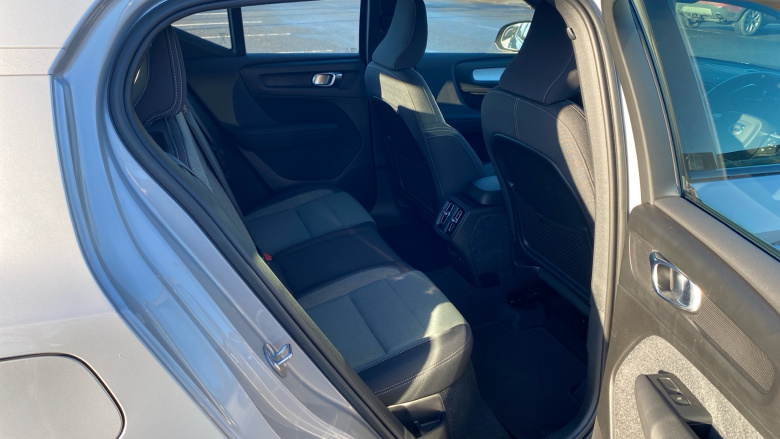 Volvo XC40 2.0 B3P Plus Dark 5dr Auto Petrol Estate